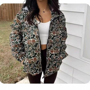 Stay Stylish and Dry: The Ultimate Camouflage Long Sleeve Zipper Rain Jacket for Women