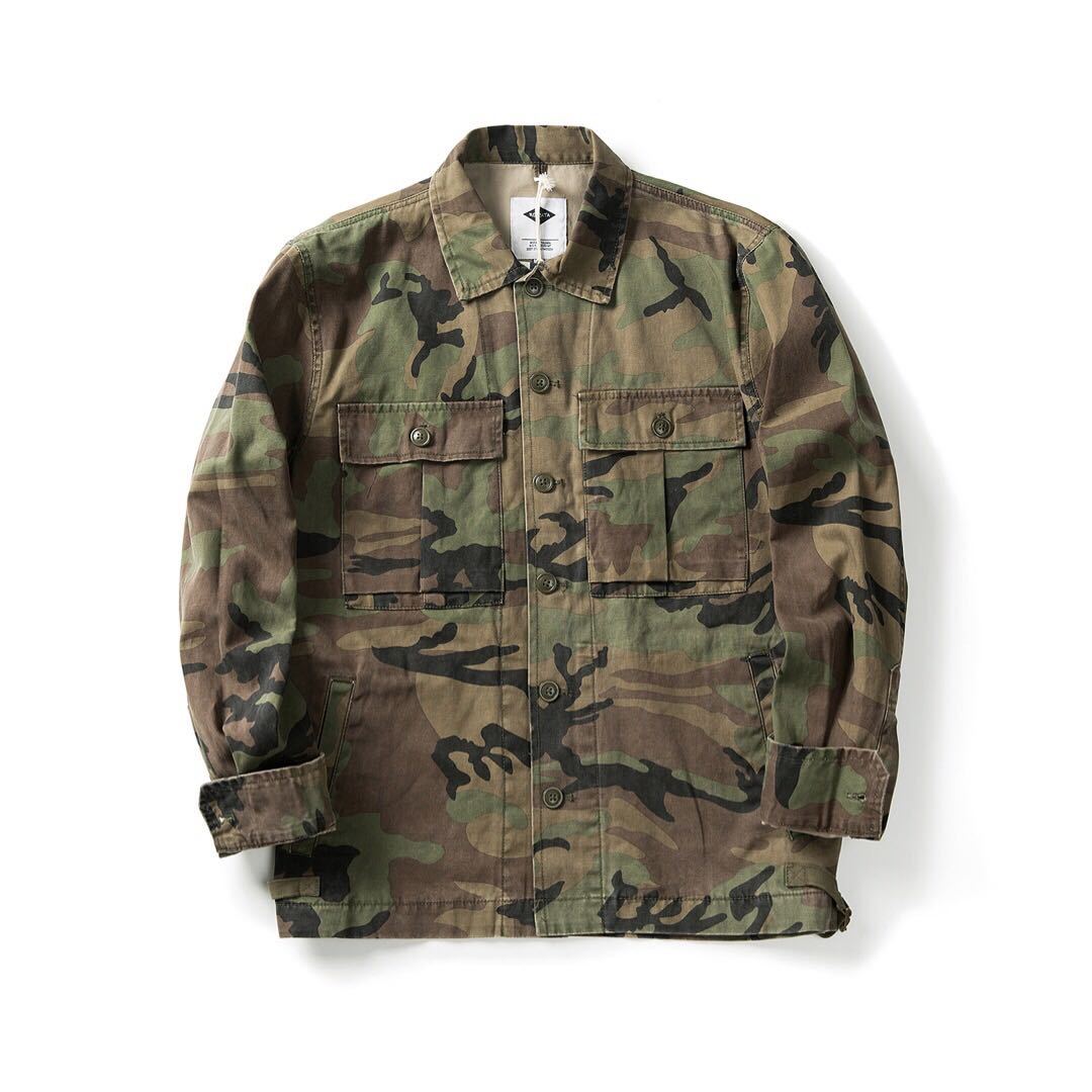 Multi-pocket camouflage jacket